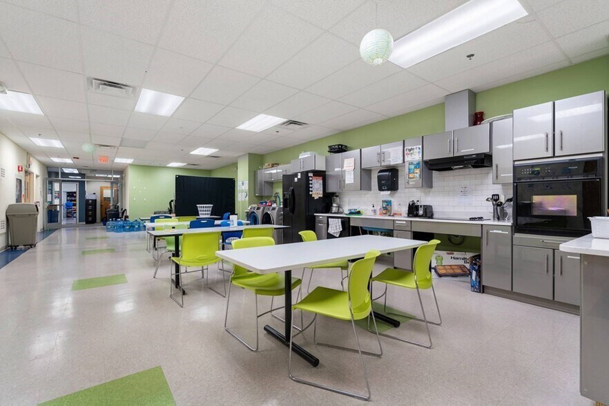 More Photos Of 141 Mansion Dr, Walpole Office For Sale