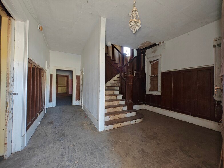 More Photos Of 2020 N Main St, Jacksonville Specialty For Sale