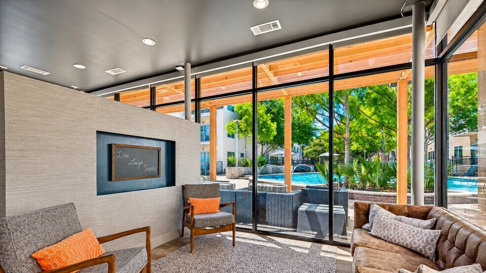 More Photos Of 660 Yorktown St, Dallas Apartments For Sale