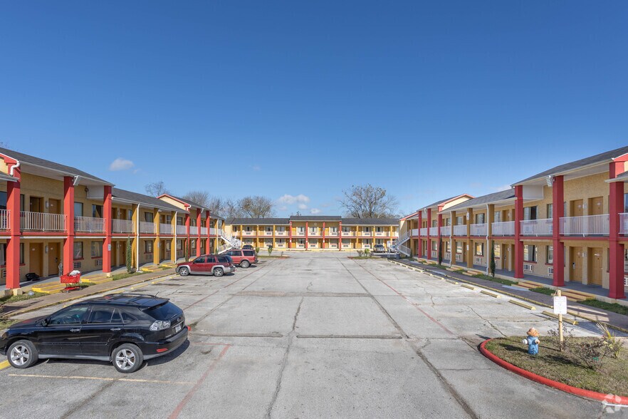 More Photos Of 4709 Spencer Hwy, Pasadena Hotel For Sale