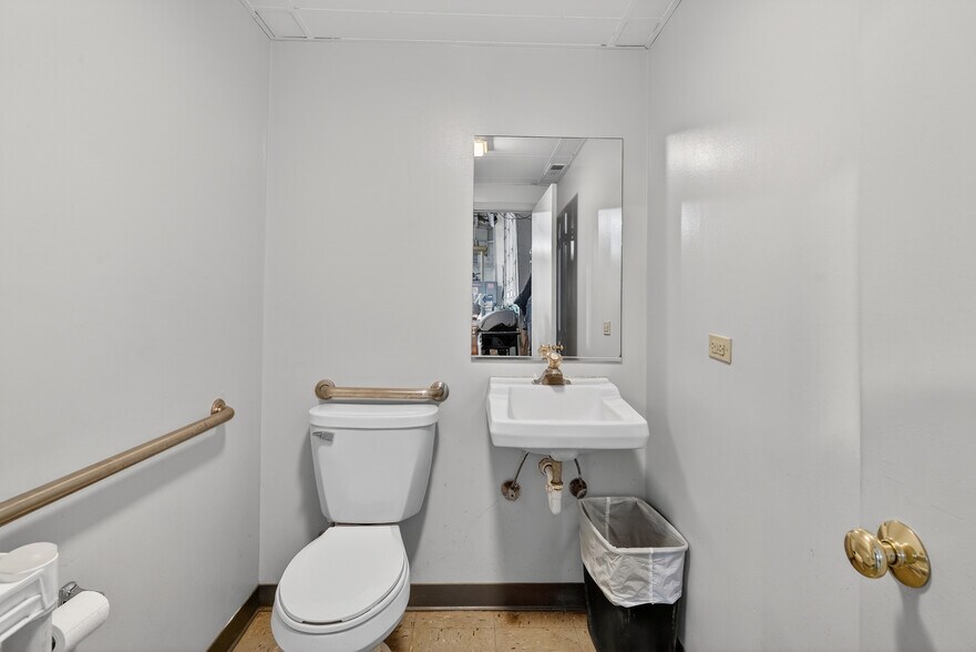 More Photos Of 808 Hicks Dr, Elburn Industrial For Sale