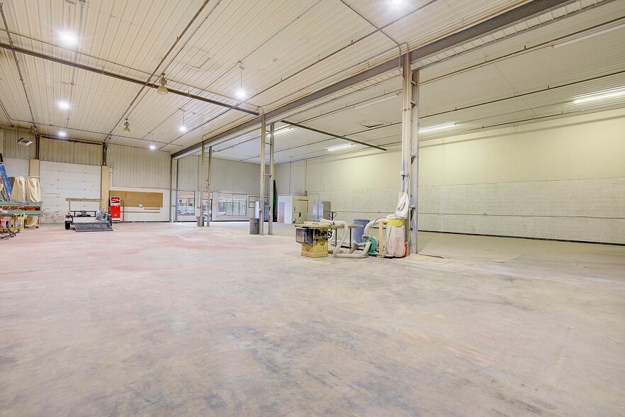 More Photos Of 4313 Charles Crossing Dr, White Plains Showroom For Sale