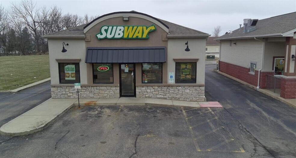 More Photos Of 3727 W Willow Knolls Dr, Peoria General Retail For Lease