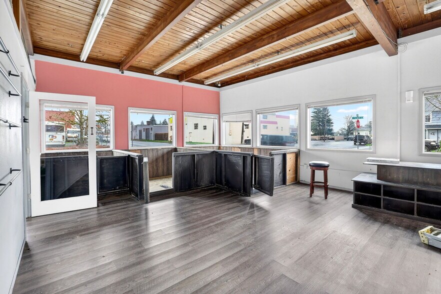 More Photos Of 814 E 2nd St, Newberg Office For Sale