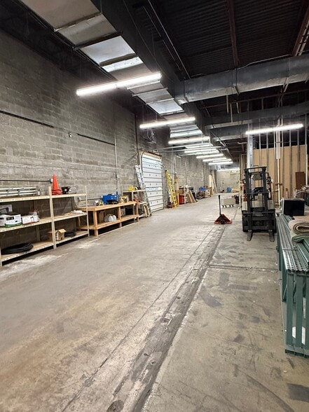 More Photos Of 2199 E State St, Hermitage Industrial For Sale