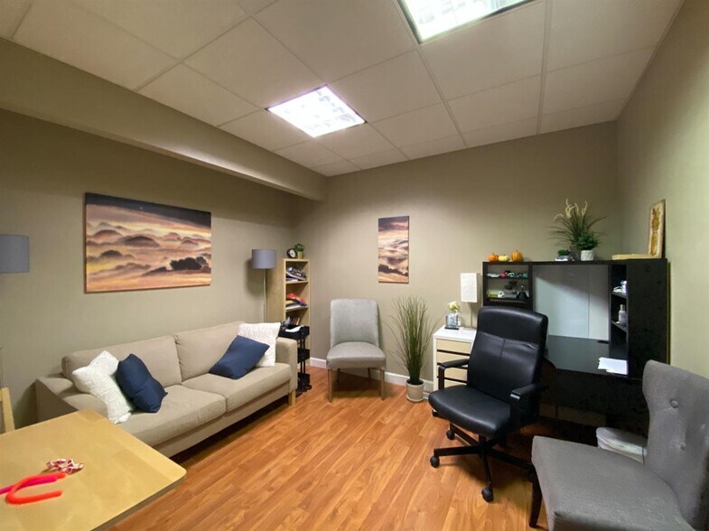 More Photos Of 131-137 Keveling Dr, Saline Medical For Sale