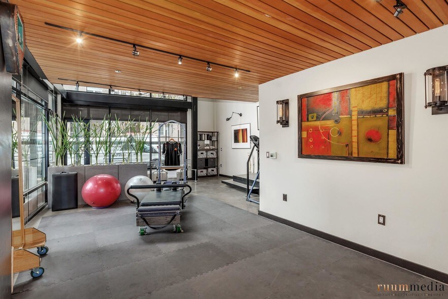 More Photos Of 1030 NW 12th Ave, Portland Apartments For Lease