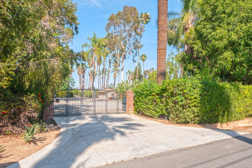 More Photos Of 2083 Grace St, Riverside Multifamily For Sale