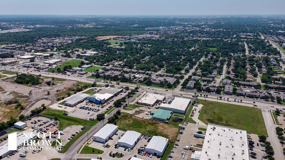 More Photos Of 520 N Loop 288, Denton Showroom For Lease