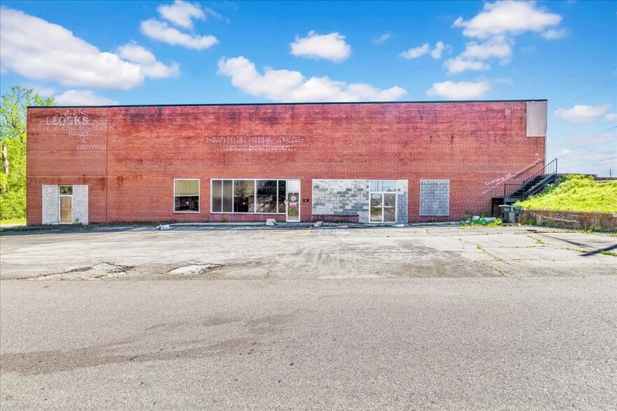 More Photos Of 2025-2027 Center Point Rd, Birmingham Unknown For Lease