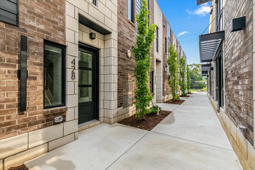 More Photos Of 460 W Tienken Rd, Rochester Hills Apartments For Sale