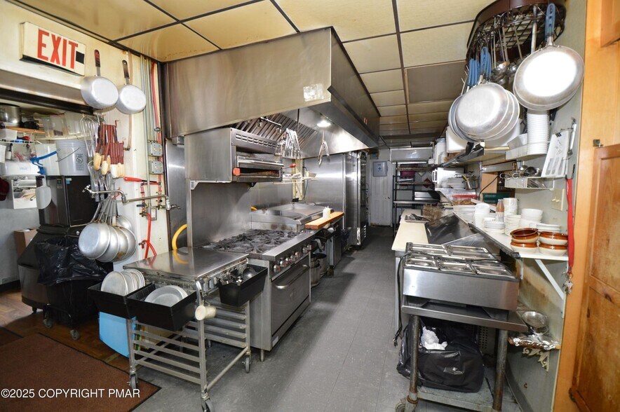 More Photos Of 3150 PA-715, Henryville General Retail For Sale