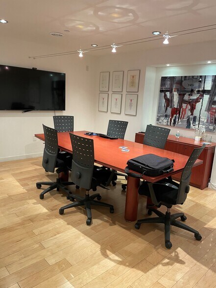 More Photos Of 1361 13th Ave S, Jacksonville Beach Office For Lease