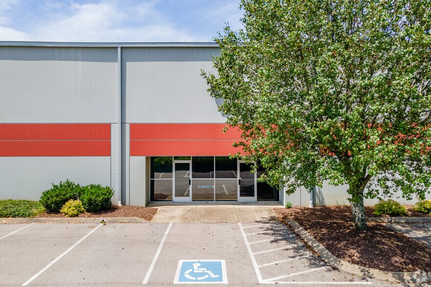 More Photos Of 2616-2624 Brick Church Pike, Nashville Distribution For Lease