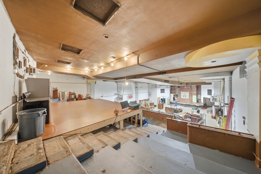 More Photos Of 195 Ottawa St N, Hamilton Storefront For Sale