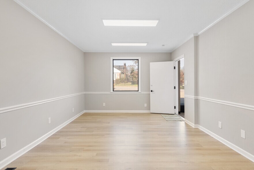 More Photos Of 130 Emmitt Ave, Madison Office Residential For Sale