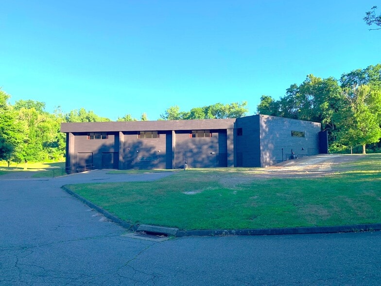 More Photos Of 613 New Britain Ave, Farmington Office For Lease