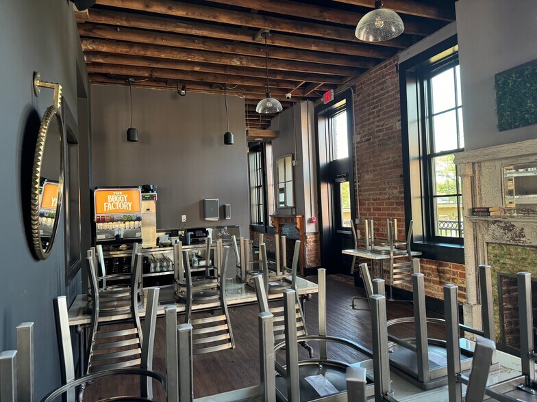 More Photos Of 106 S Ray, Carthage Restaurant For Sale