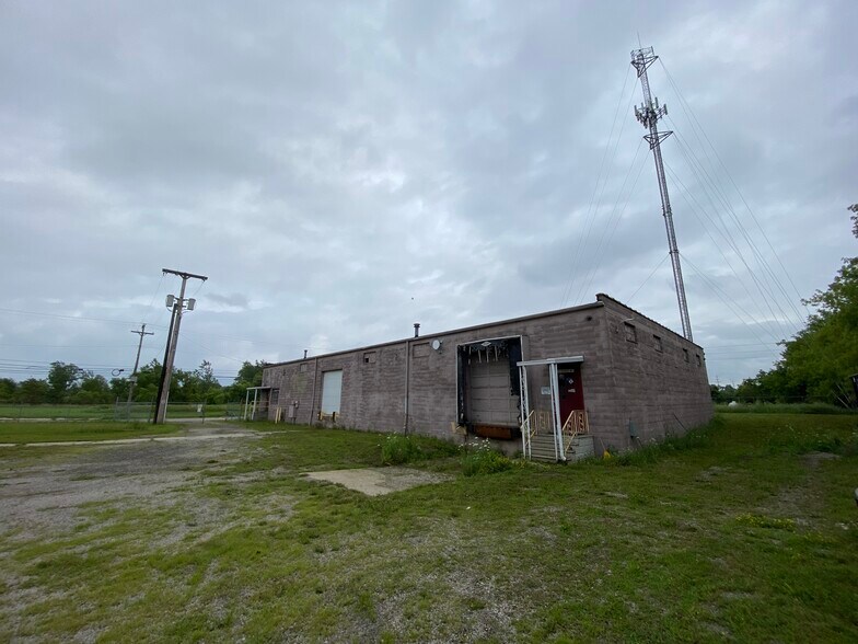 More Photos Of 1900 E Holland Ave, Saginaw Warehouse For Sale