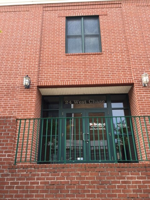 More Photos Of 24 W Chase St, Pensacola Office For Lease