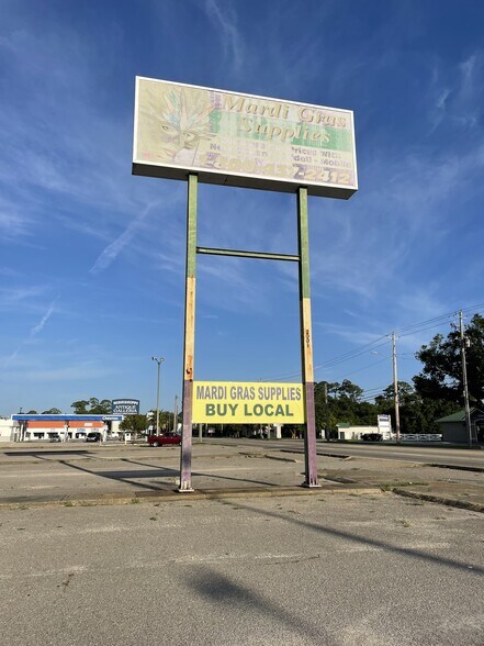 More Photos Of 2001 E Pass Rd, Gulfport Freestanding For Sale