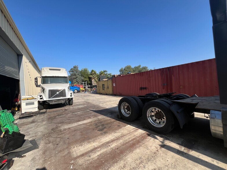 More Photos Of 10565 Limonite Ave, Jurupa Valley Warehouse For Lease