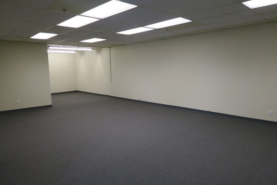 More Photos Of 6900 S Alameda St, Huntington Park Warehouse For Sale