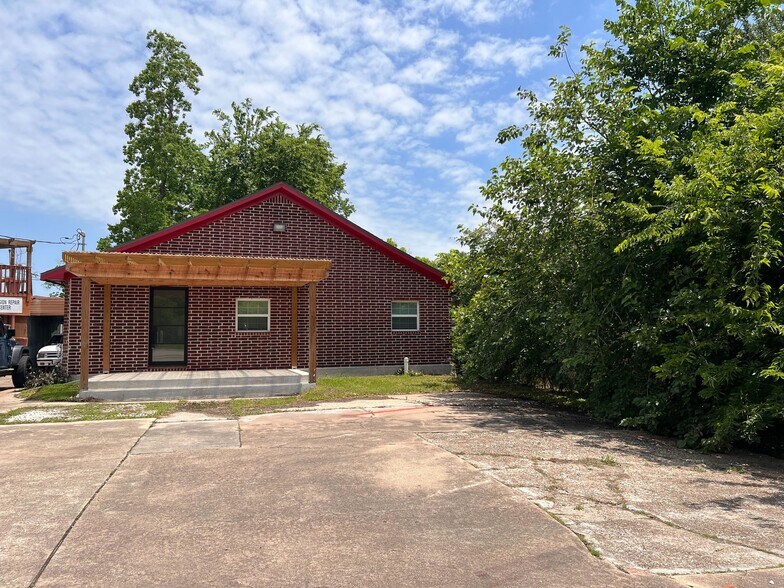 More Photos Of 2209 Highway 3, Dickinson Office Residential For Sale