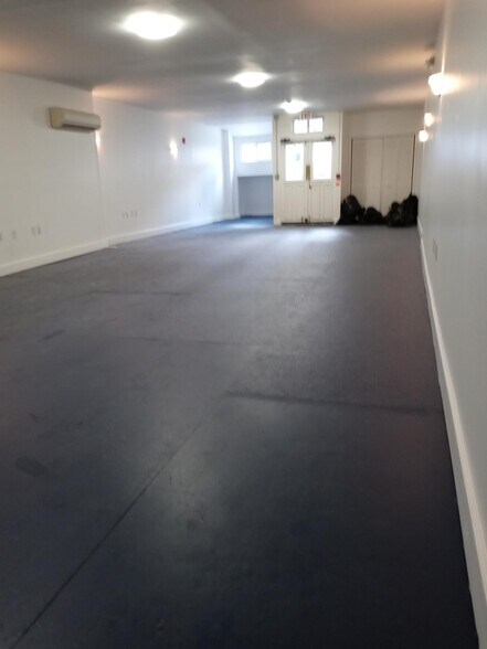 More Photos Of 33 S 3rd St, Philadelphia Storefront Retail Office For Lease