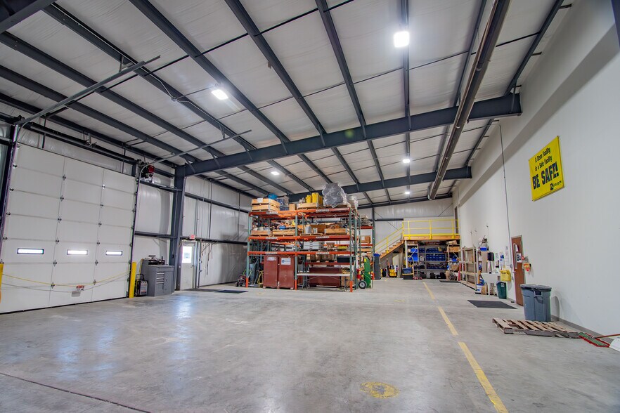 More Photos Of 371 Transpoint Dr, Dupo Warehouse For Lease