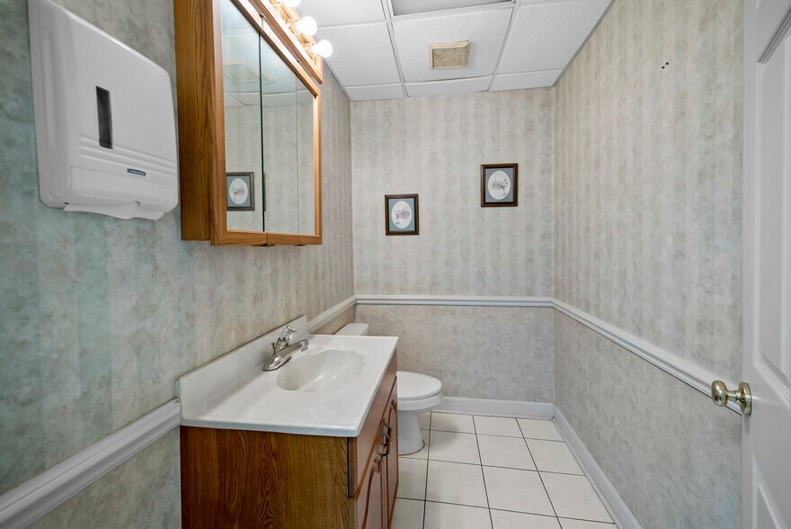 More Photos Of 3237 W Bay St, Savannah Warehouse For Sale