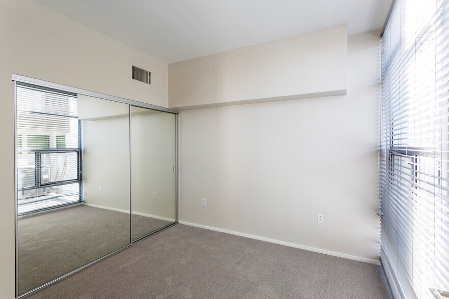 More Photos Of 2015 Hancock St, San Diego Apartments For Sale