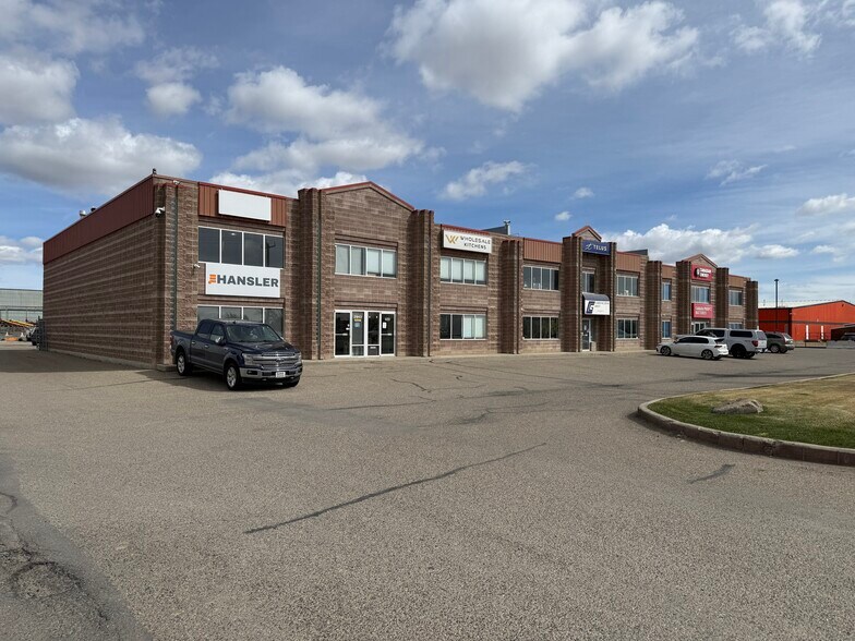 More Photos Of 2843 2 Av N, Lethbridge Flex For Lease