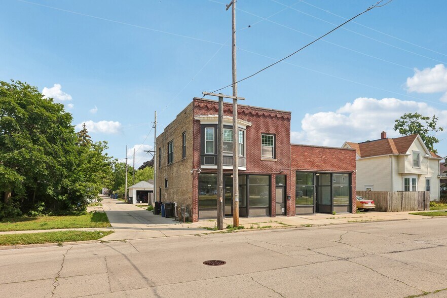 More Photos Of 2710-2712 17th St, Racine Storefront Retail Residential For Sale