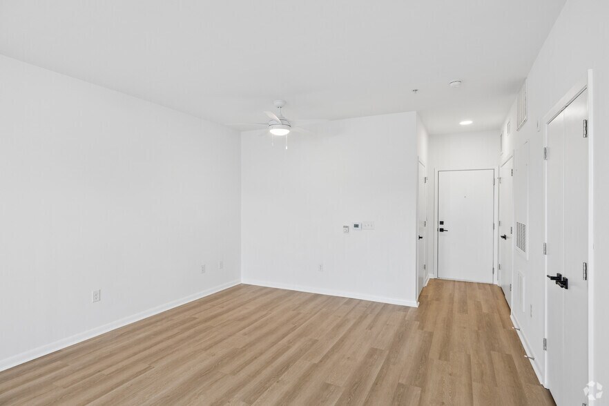 More Photos Of 725-735 Coleman Blvd, Mount Pleasant Apartments For Lease