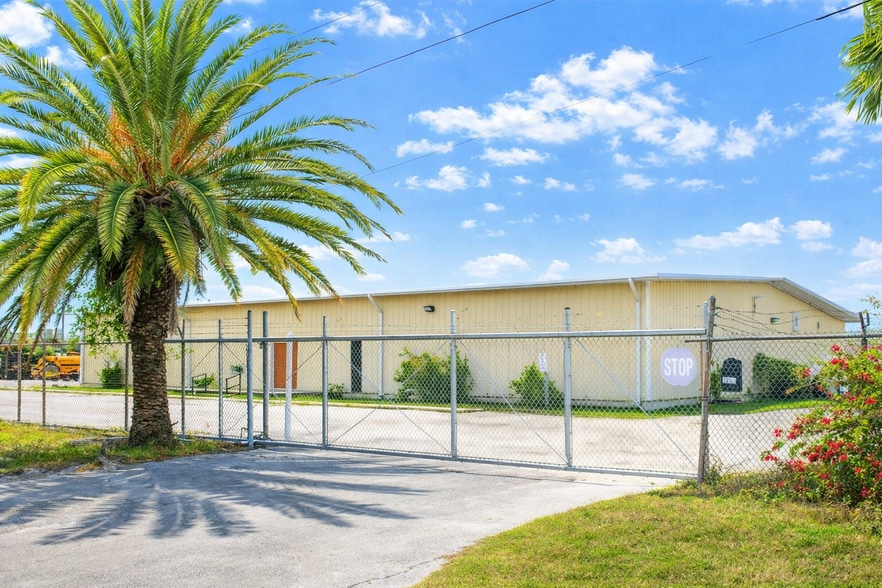 More Photos Of 1350 Starkey Rd, Largo Warehouse For Lease