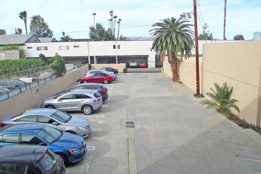 More Photos Of 20847 Sherman Way, Canoga Park Office For Sale