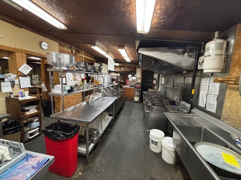 More Photos Of 138 Main Rd, Westhampton Restaurant For Lease