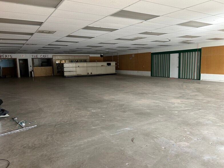 More Photos Of 6421 State Highway 31 E, Murchison Storefront For Sale