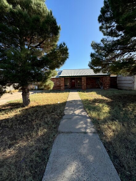 More Photos Of 710 S Baird St, Midland Religious Facility For Sale