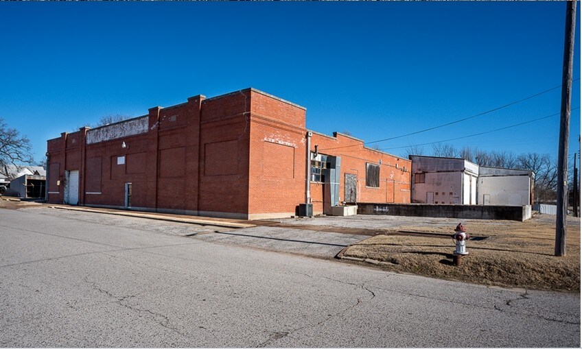 More Photos Of 227 S Philadelphia Ave, Shawnee Warehouse For Sale