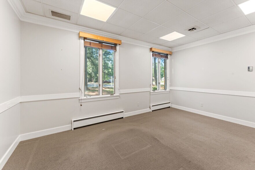 More Photos Of 678 Rappahannock Dr, White Stone Office For Sale