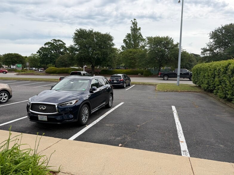 More Photos Of 1147 Independence Blvd, Virginia Beach Medical For Lease
