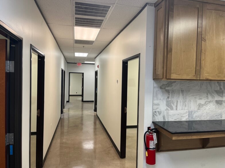 More Photos Of 2214 Braker Ln, Austin Distribution For Lease