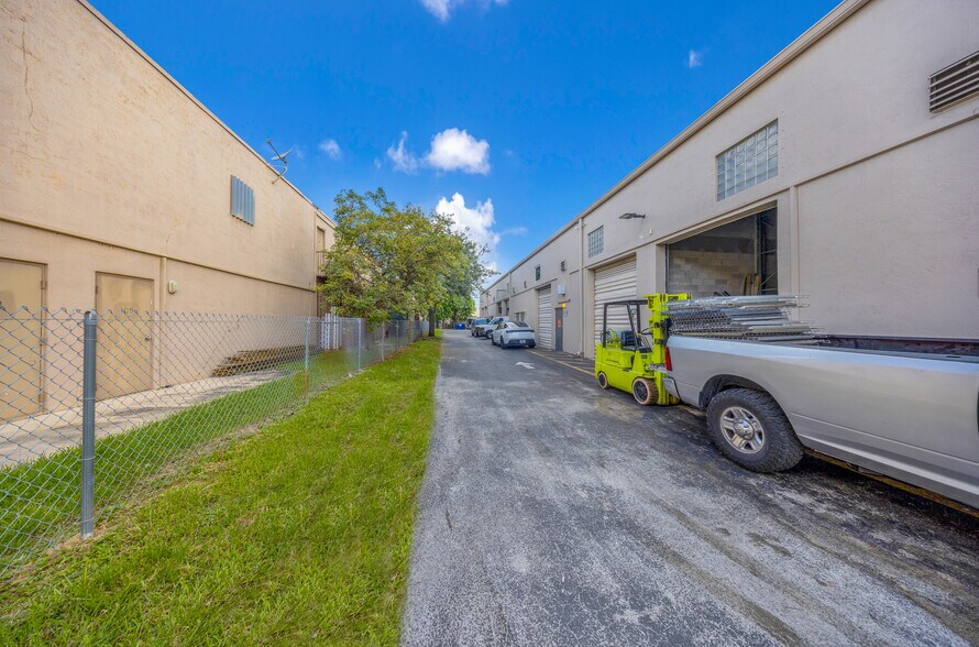 More Photos Of 13405 SW 128th St, Miami Light Manufacturing For Sale