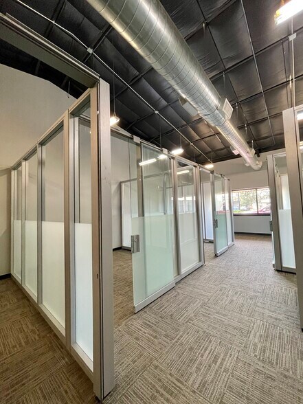 More Photos Of 500 E Plantation Dr, Clute Warehouse For Sale