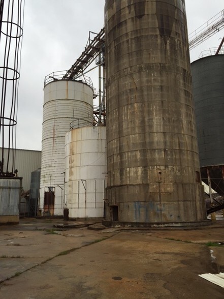 More Photos Of 220 Progress Blvd, Longview Warehouse For Lease