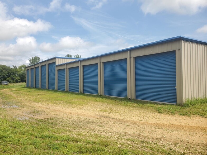 More Photos Of 224 Sunset Dr, Orangeville Self Storage For Sale