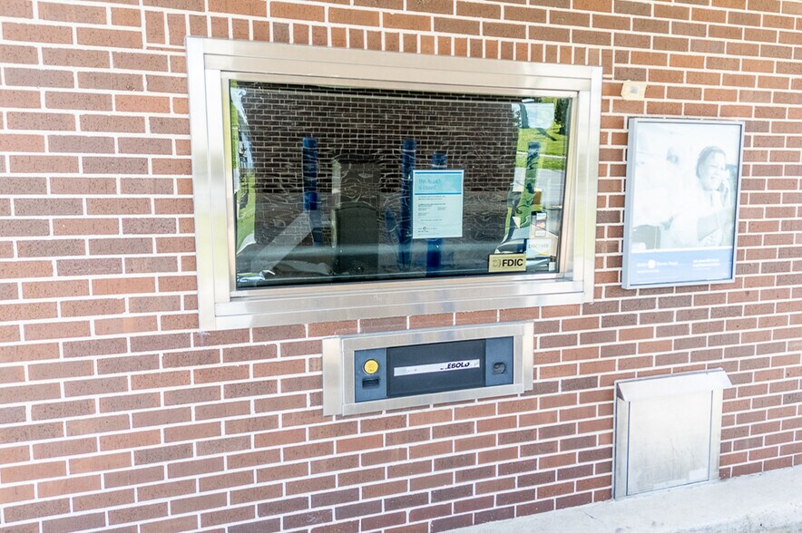 More Photos Of 132 E Main St, Hortonville Bank For Sale