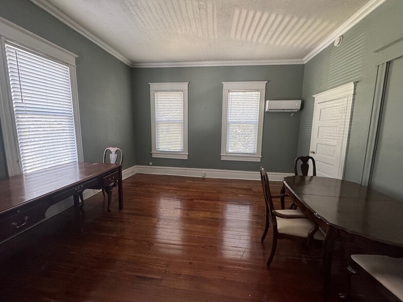 More Photos Of 210 Platt St W, Tampa Coworking Space
